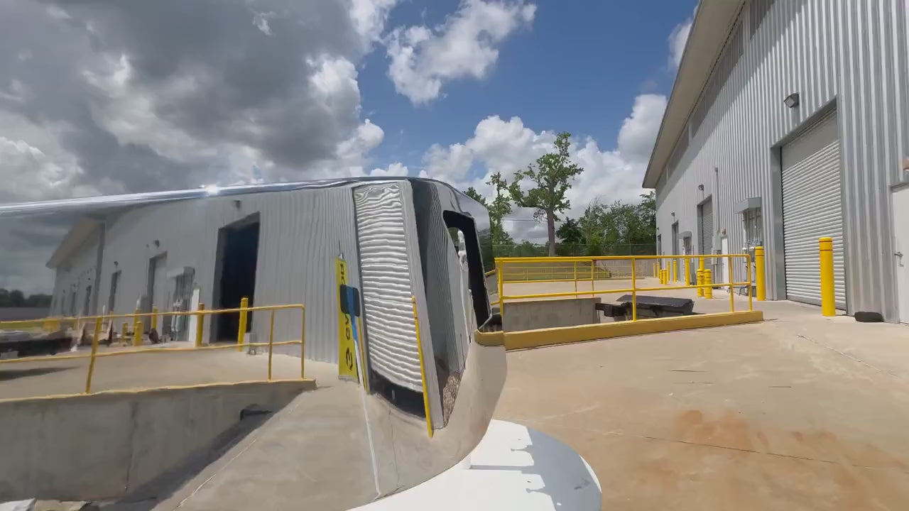 360° view — Volvo VNL chrome bumper