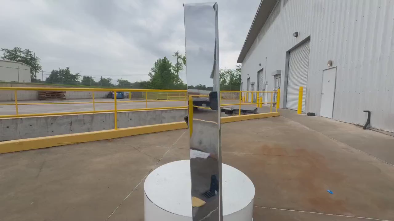 360° view — Kenworth W900 chrome bumper