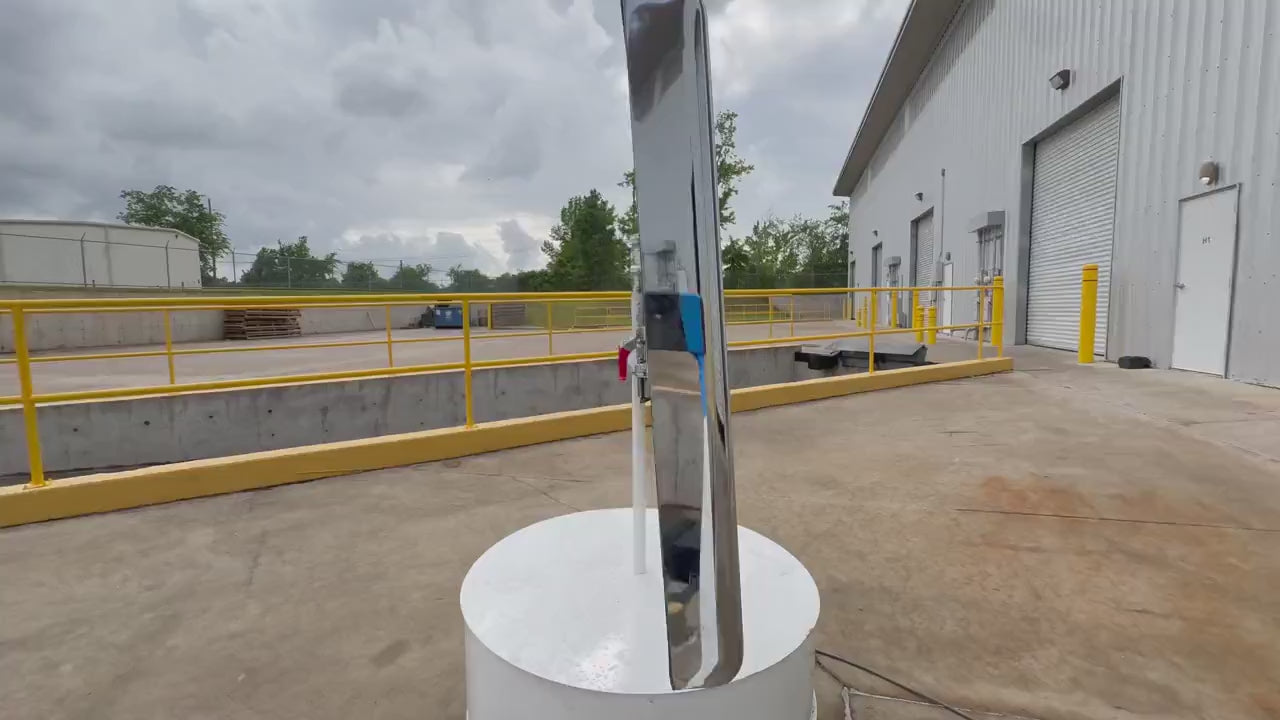 360° view — Freightliner Classic chrome bumper
